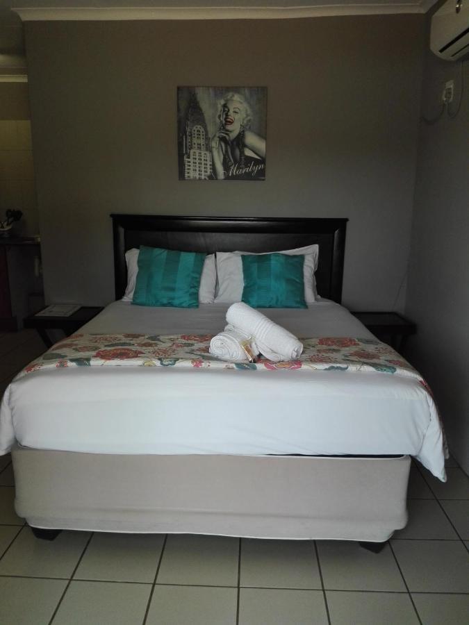 Waterside Lodge Cc Piet Retief Exterior photo